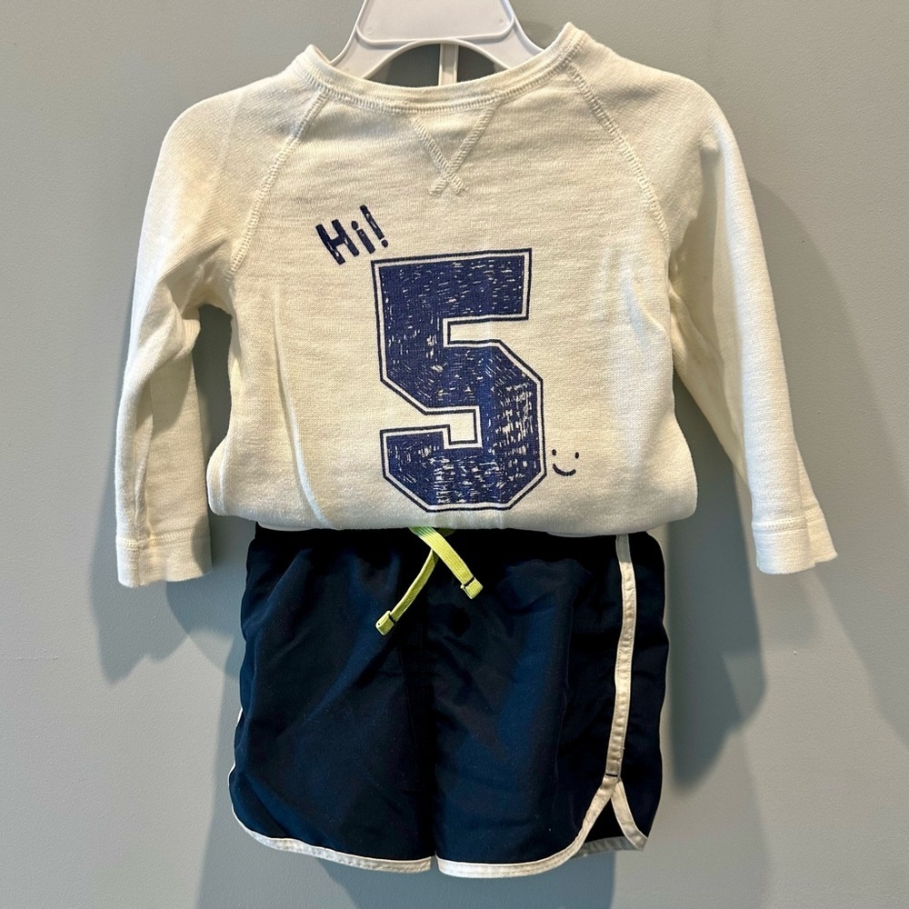 H&M Size 9-12M Boys white Navy Blue Sweatshirt and shorts navy blue sz. 1-2 T